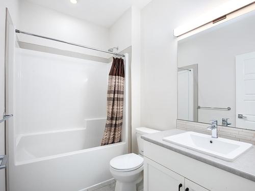 171-200 Grand Boulevard, Kamloops, BC - Indoor Photo Showing Bathroom