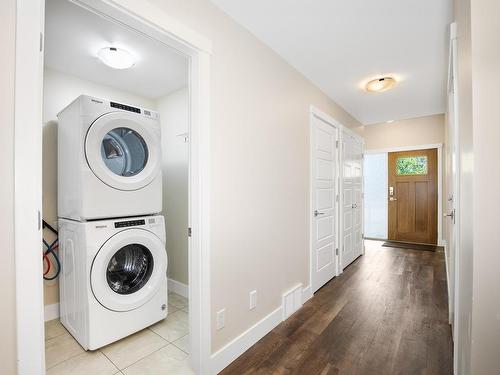 171-200 Grand Boulevard, Kamloops, BC - Indoor Photo Showing Laundry Room