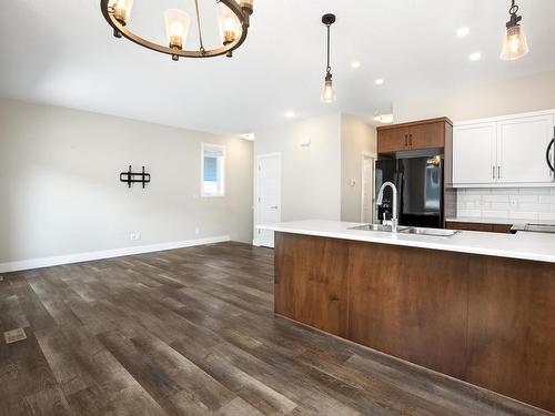 171-200 Grand Boulevard, Kamloops, BC - Indoor Photo Showing Kitchen With Double Sink