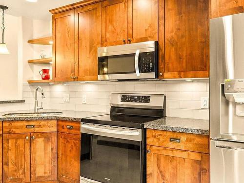 2-5035 Valley Drive, Kamloops, BC - Indoor Photo Showing Kitchen