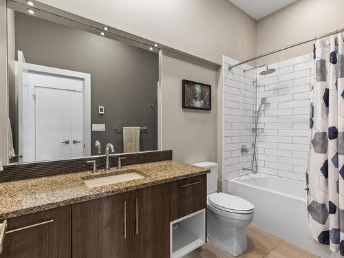 1990 Qu'Appelle Blvd, Kamloops, BC - Indoor Photo Showing Bathroom