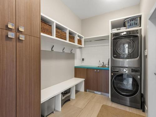 1990 Qu'Appelle Blvd, Kamloops, BC - Indoor Photo Showing Laundry Room