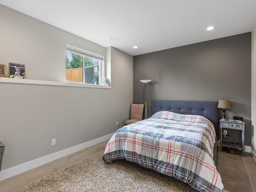 1990 Qu'Appelle Blvd, Kamloops, BC - Indoor Photo Showing Bedroom