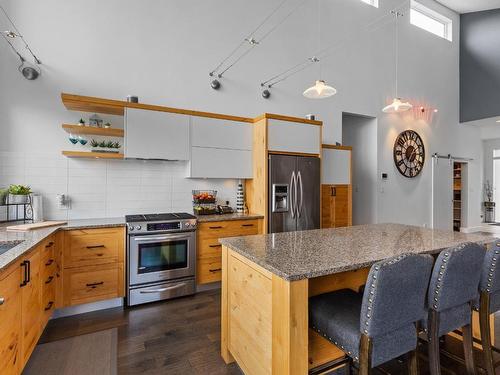 1990 Qu'Appelle Blvd, Kamloops, BC - Indoor Photo Showing Kitchen With Upgraded Kitchen