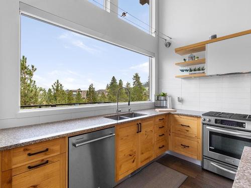 1990 Qu'Appelle Blvd, Kamloops, BC - Indoor Photo Showing Kitchen With Double Sink