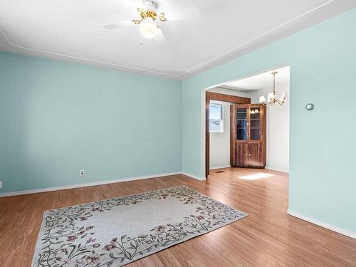 936 Surrey Ave, Kamloops, BC - Indoor Photo Showing Other Room