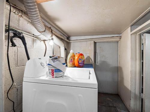 936 Surrey Ave, Kamloops, BC - Indoor Photo Showing Laundry Room