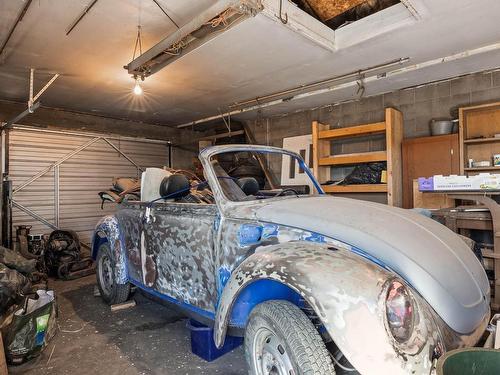 936 Surrey Ave, Kamloops, BC - Indoor Photo Showing Garage