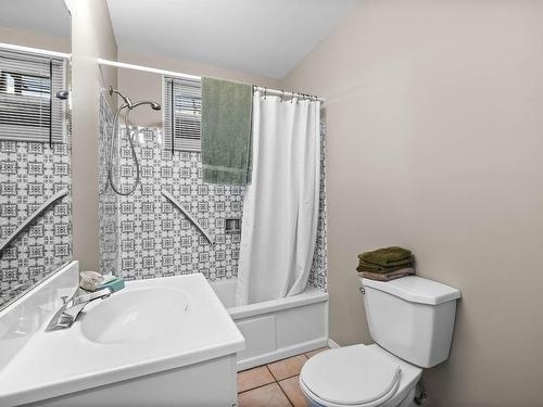936 Surrey Ave, Kamloops, BC - Indoor Photo Showing Bathroom