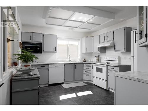 1255 Raymer Avenue Unit# 504, Kelowna, BC - Indoor Photo Showing Kitchen