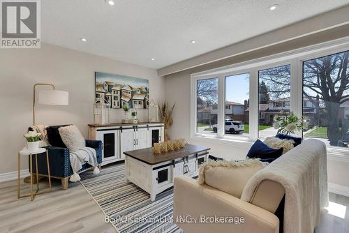36 Spry Avenue, Clarington, ON - Indoor Photo Showing Living Room