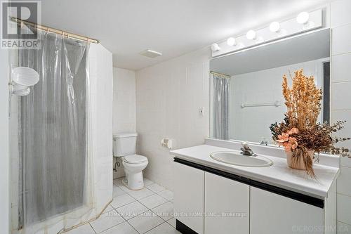 30 Beasley Drive, Richmond Hill, ON - Indoor Photo Showing Bathroom