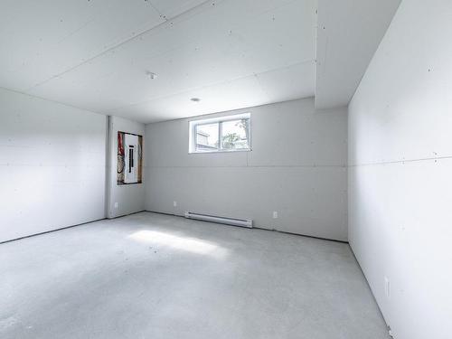 Bedroom - 55 Rue Deland, Saint-Jean-Sur-Richelieu, QC - Indoor Photo Showing Garage