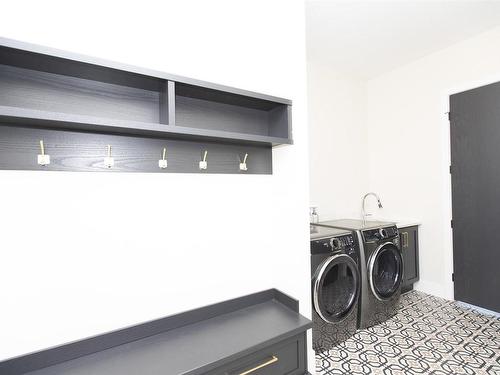 2774 King George'S Park Drive, Thunder Bay, ON - Indoor Photo Showing Laundry Room
