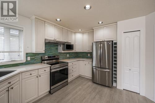 6913 St Anthony Crescent, Prince George, BC - Indoor Photo Showing Kitchen