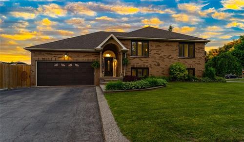 Beautiful front of the house - 91 Hedge Lawn Drive, Grimsby, ON - Outdoor