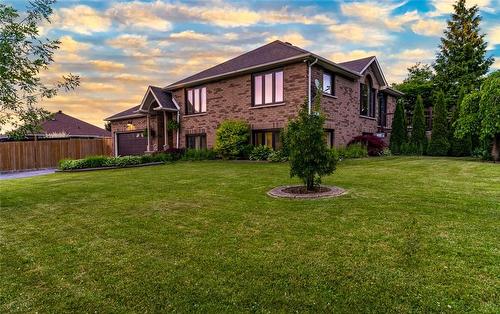 under Escarpment - 91 Hedge Lawn Drive, Grimsby, ON - Outdoor