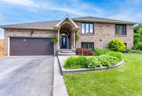 Fully landscaped - 91 Hedge Lawn Drive, Grimsby, ON - Outdoor With Facade