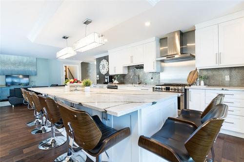 Modern style kitchen - 91 Hedge Lawn Drive, Grimsby, ON - Indoor Photo Showing Kitchen With Upgraded Kitchen