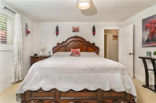 Lower level primary bedroom - 91 Hedge Lawn Drive, Grimsby, ON - Indoor Photo Showing Bedroom