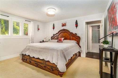 Lower level primary bedroom with big windows - 91 Hedge Lawn Drive, Grimsby, ON - Indoor Photo Showing Bedroom