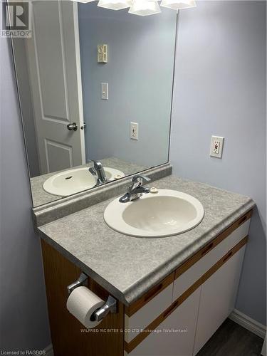 303 - 125 Hinks Street, Brockton, ON - Indoor Photo Showing Bathroom