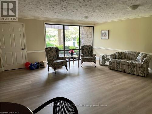 303 - 125 Hinks Street, Brockton, ON - Indoor Photo Showing Living Room