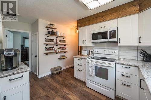 950 Burden Street, Prince George, BC - Indoor Photo Showing Kitchen