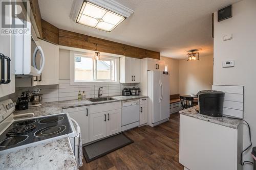950 Burden Street, Prince George, BC - Indoor Photo Showing Kitchen