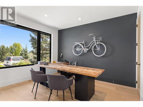 1462 Rocky Point Drive, Kelowna, BC - Indoor Photo Showing Dining Room