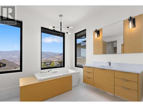 1462 Rocky Point Drive, Kelowna, BC - Indoor Photo Showing Bathroom