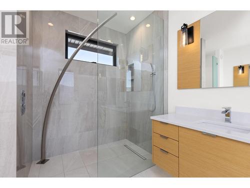 1462 Rocky Point Drive, Kelowna, BC - Indoor Photo Showing Bathroom