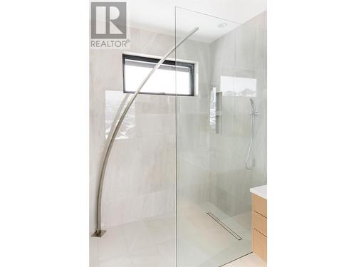 1462 Rocky Point Drive, Kelowna, BC - Indoor Photo Showing Bathroom