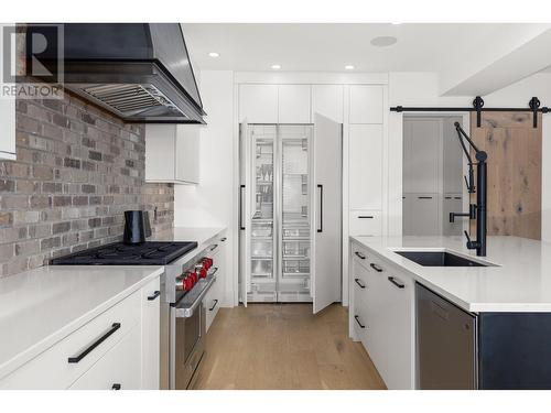 1462 Rocky Point Drive, Kelowna, BC - Indoor Photo Showing Kitchen With Upgraded Kitchen