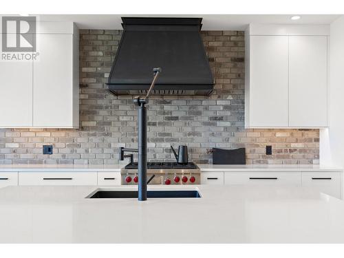 1462 Rocky Point Drive, Kelowna, BC - Indoor Photo Showing Kitchen With Double Sink With Upgraded Kitchen