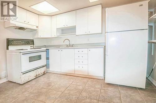 4860 Rosewater Court, Mississauga, ON - Indoor Photo Showing Kitchen