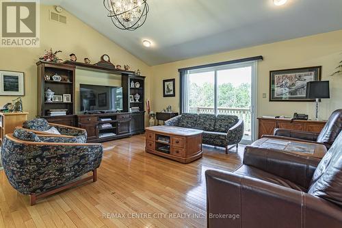 15260 Furnival Road, West Elgin, ON - Indoor Photo Showing Living Room