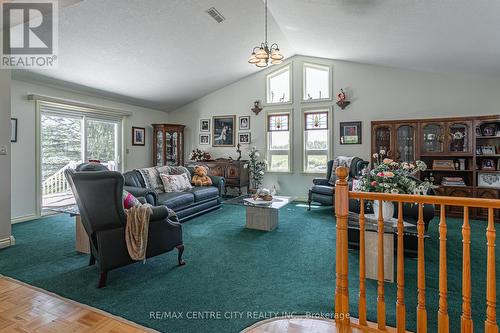 15260 Furnival Road, West Elgin, ON - Indoor Photo Showing Living Room