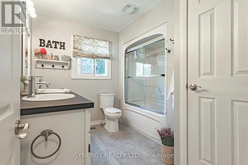 154 Water Street, Southwest Middlesex, ON - Indoor Photo Showing Bathroom