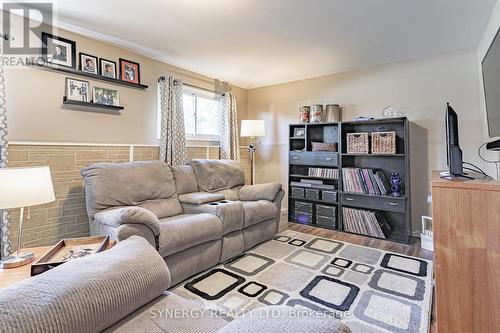 154 Water Street, Southwest Middlesex (Glencoe), ON - Indoor Photo Showing Living Room