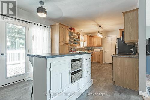 154 Water Street, Southwest Middlesex (Glencoe), ON - Indoor Photo Showing Kitchen