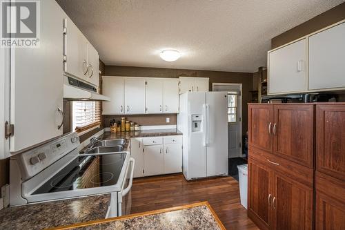 2773 Quince Street, Prince George, BC - Indoor Photo Showing Kitchen With Double Sink