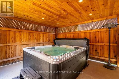 36 Kingspoint Circle, Hamilton (Winona), ON - Indoor Photo Showing Bedroom