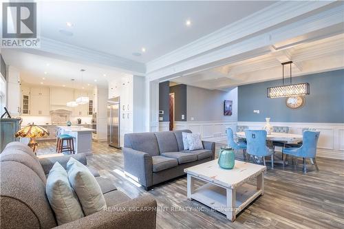 36 Kingspoint Circle, Hamilton, ON - Indoor Photo Showing Living Room