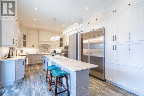 36 Kingspoint Circle, Hamilton, ON - Indoor Photo Showing Kitchen With Upgraded Kitchen