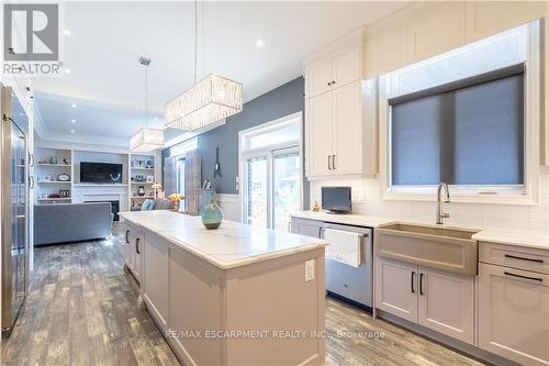 36 Kingspoint Circle, Hamilton, ON - Indoor Photo Showing Kitchen