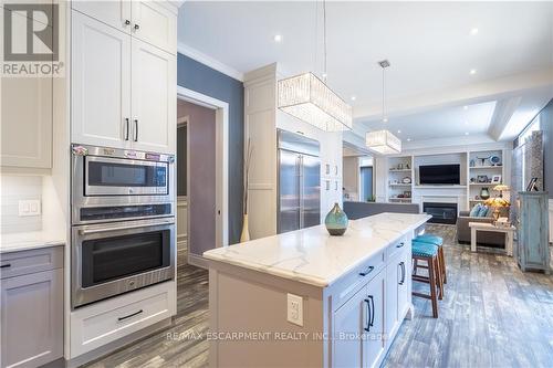 36 Kingspoint Circle, Hamilton, ON - Indoor Photo Showing Kitchen With Upgraded Kitchen