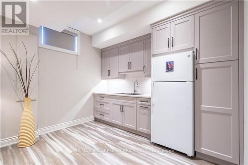 36 Kingspoint Circle, Hamilton, ON - Indoor Photo Showing Kitchen