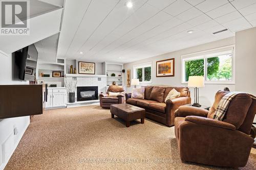 7 Thorncrest Road, Port Colborne, ON - Indoor Photo Showing Living Room With Fireplace