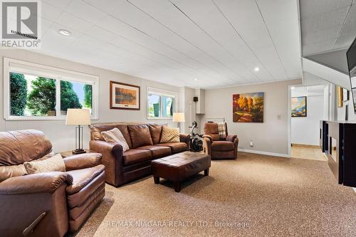 7 Thorncrest Road, Port Colborne, ON - Indoor Photo Showing Living Room